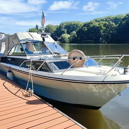 Båthotell Wake Port Boat, Na Lodi *