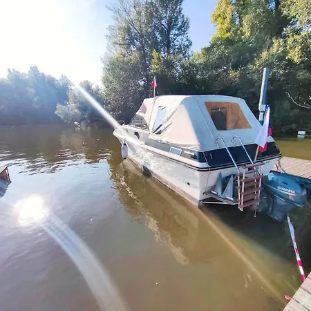 Wake Port Boat, Na Lodi