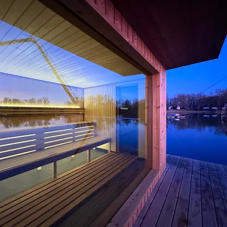 Bådhotel Wake Port Boat, Na Lodi *